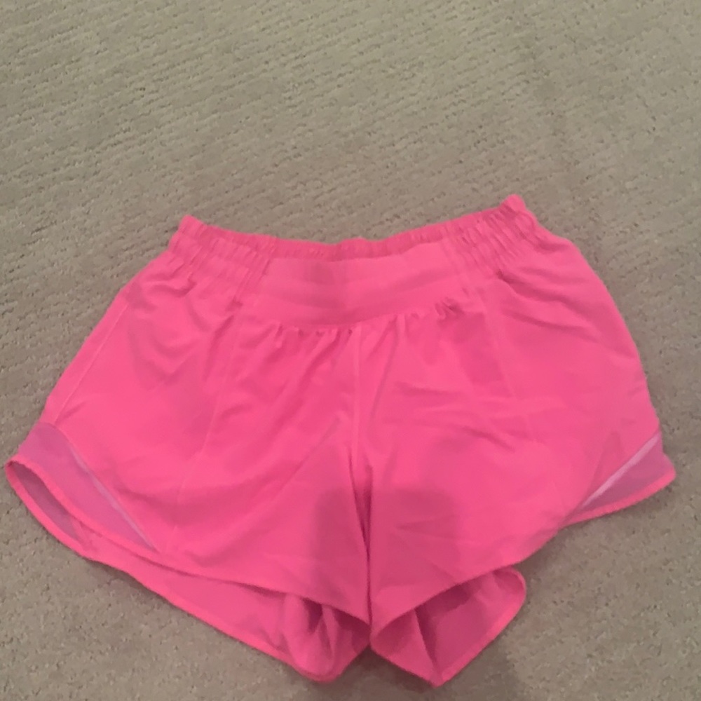 Lululemon hotty hot shorts (tall 6)